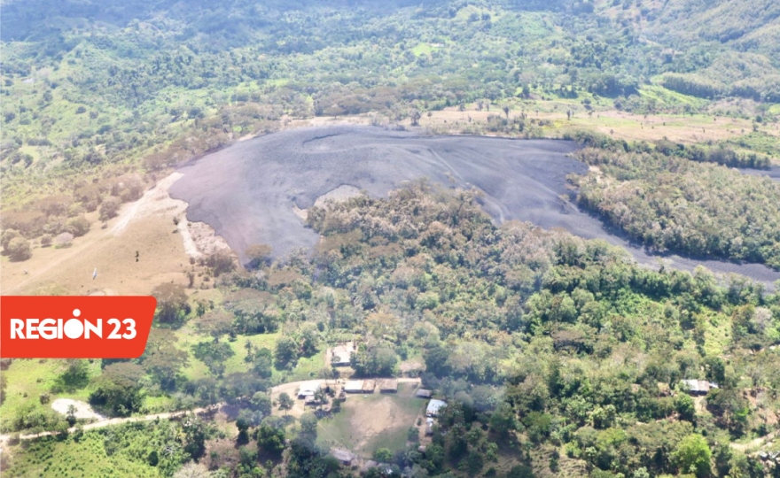 Gobernador de Antioquia llegó al sitio de la erupción en el volcán El Aburrido